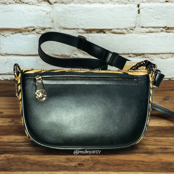 Michael Kors Slater Zebra Print Sling Pack NWT - Picture 3 of 4